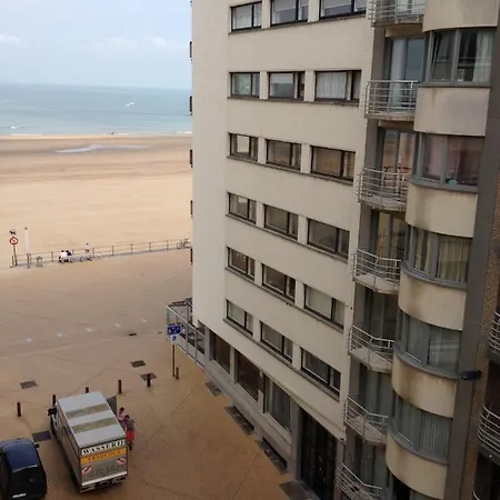Knus Met Zijdelings Zeezicht Ostende